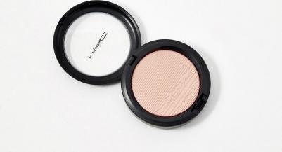 Компактная пудра с эффектом сияния Extra Dimension Skinfinish – фото 10