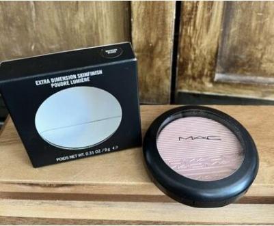 Компактная пудра с эффектом сияния Extra Dimension Skinfinish – фото 11