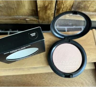 Компактная пудра с эффектом сияния Extra Dimension Skinfinish – фото 14