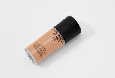 Основа тональная Studio Fix Fluid SPF 15, матирующая, NW22, 30 мл – фото 1