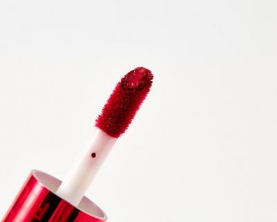 Тинт для губ Pout Tint Легкий увлажняющий тинт для губ с блеском и финишем Sizzlin Red 3 мл – фото 9