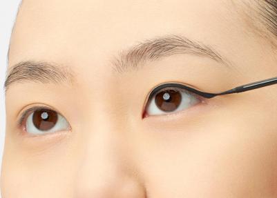 Матовая жидкая подводка для глаз Masterpiece с ручкой (черная) – фото 6