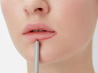 Карандаш для губ автоматический стойкий MAKE UP тон 05 нежно-розовый. Декоративная косметика для макияжа – фото 4