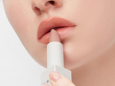 Помада для губ матовая MAKE UP оттенок 06 коричневато-розовый. Профессиональная декоративная косметика для макияжа – фото 6