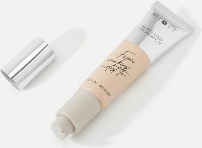 Тональный крем с эффектом сияния MAKE UP с SPF 30, тон 03 натуральный. Декоративная косметика для макияжа лица – фото 10