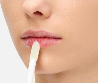 Блеск для губ с шиммером LIP GLOSS IT'S GIVING SHIMMER – фото 7