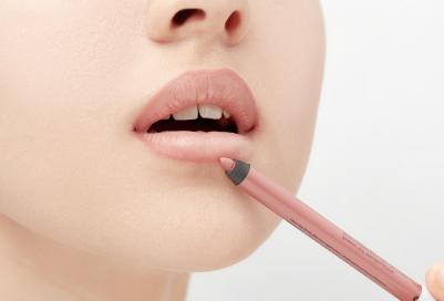 Подводка гелевая в карандаше для губ, 801 лилово-бежевый нюд / Gel Lip Liner Rozie Pose 1,2 г – фото 10
