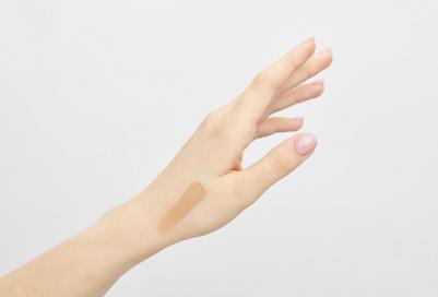 SEVEN7EEN Тональный крем с естественным покрытием THE NATURAL TRANSPARENT FOUNDATION №3, средний бежевый – фото 6