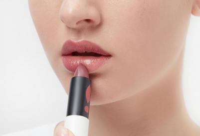 Устойчивая матовая губная помада SPF15 Matte Lasting Lipstick №62 теплый палисандр, 5г – фото 4