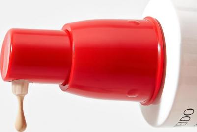 Тональное средство Тональное средство-уход с эффектом сияния Revitalessence Skin Glow SPF 30 0729238193482 – фото 5