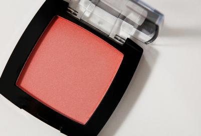 Румяна для лица компактные Triumph Blush 85 светлый коралловый – фото 4