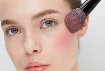 Румяна для лица компактные Triumph Blush 85 светлый коралловый – фото 6