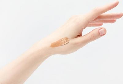 Уход за лицом BB-крем для лица, придающий сияние Natural SPF15 – фото 7