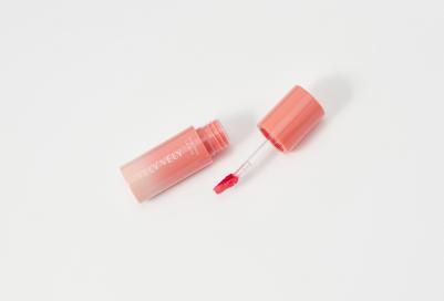 Ухаживающий блеск для губ Dewy Glow Lip Gloss, 4 мл – фото 4