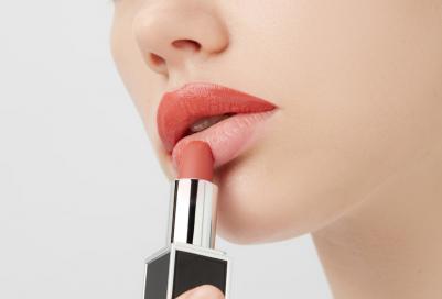 Помада для губ увлажняющая Hydrating silky lipstick 6974475775784 – фото 2