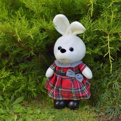 Мягкая игрушка Knitted. Зайка вязаный девочка в клетчатом платье 22см M4866 – фото 4