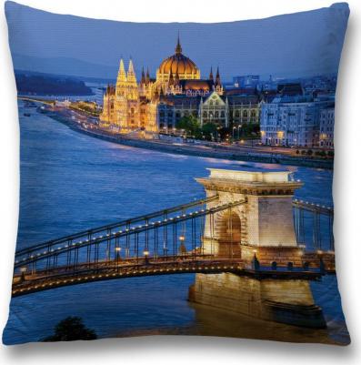 Декоративная наволочка sl_13648 поможет создать уют в доме. Изготовлена из плотной и гипоаллергенной ткани оксфорд, хорошо держит форму и не дает