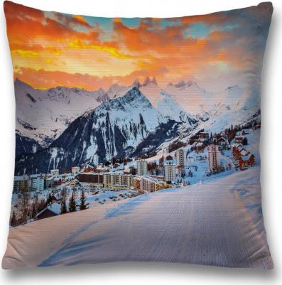 Декоративная наволочка sl_21253 поможет создать уют в доме. Изготовлена из плотной и гипоаллергенной ткани оксфорд, хорошо держит форму и не дает