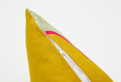 Подушка декоративная из хлопка горчичного цвета с авторским принтом из коллекции freak fruit, 45х45 см, горчичный TK20-CU0002 – фото 1