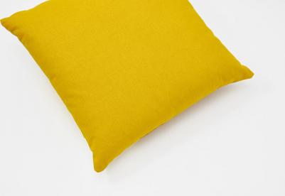 Подушка декоративная из хлопка горчичного цвета с авторским принтом из коллекции freak fruit, 45х45 см, горчичный TK20-CU0002 – фото 4
