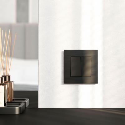 Рамка для розетки/выключателя из металла на 1 пост AluMax W0013508 черный алюминий – фото 2