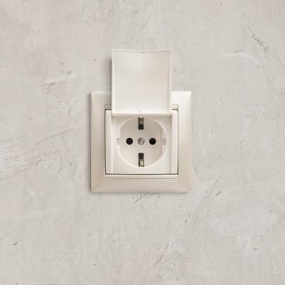 DIY Valena Бел Розетка 1-ая с/з с крышкой – фото 7