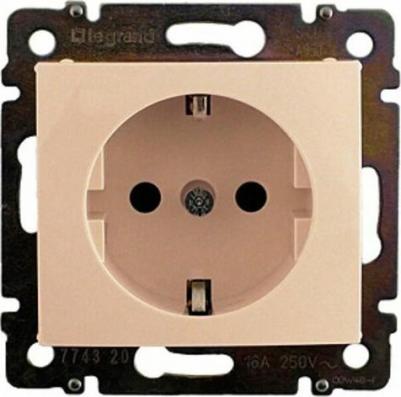 DIY Valena Крем Розетка 1-ая с/з с защитными шторками – фото 13