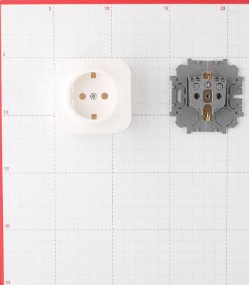 Розетка Quteo 782211 открытая установка белая с заземлением – фото 2