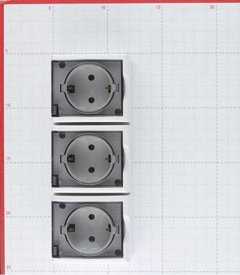 Тройная розетка с заземлением, шторками и крышкой, белая 1594447-030 – фото 5
