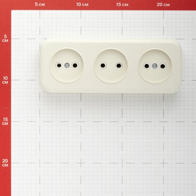 Розетка тройная EV0311-0017 открытая установка бежевый без заземления – фото 1