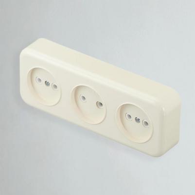 Розетка тройная EV0311-0017 открытая установка бежевый без заземления – фото 5