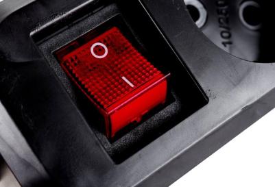 бытовой удлинитель с заземлением ПВС 3x0,75 3500Вт 4 гнезда 5м 80094 – фото 1