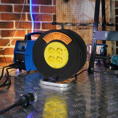 Удлинитель на катушке 4 гнезда с/з 30 м 3х2,5 мм? PROFESSIONAL 11-7613