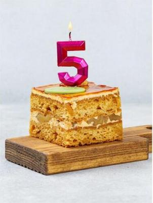 Свеча -цифра "5" Диамант Маджента 4,5смV – фото 1