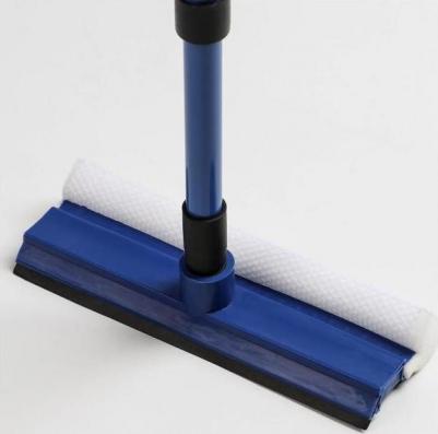 Окномойка с телескопической металлической окрашенной ручкой и сгоном, 20x49(75) см, поролон, цвет синий – фото 1