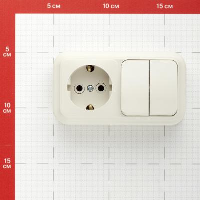 Блок выключателя с розеткой EV0362-5222 двухклавишный бежевый с заземлением – фото 5