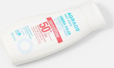 Солнцезащитный крем для чувствительной кожи SPF 50+, водостойкая веганская формула, 250 мл – фото 3