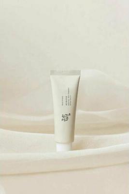 Солнцезащитный крем - сыворотка Ginseng Moist Sun Serum SPF 50 с женьшенем на фотостабильных химических фильтрах, 50 мл – фото 5