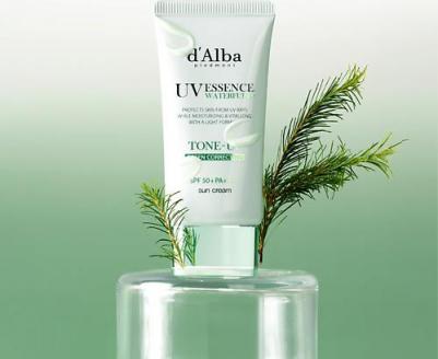 Успокаивающий солнцезащитный крем с эффектом коррекции тона Clean Tea Tree Liposome Tone-up Sun Cream 50мл