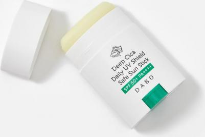 Солнцезащитный стик для лица Стик солнцезащитный с экстрактом центеллы азиатской Deep Cica Daily UV Shield Safe Sun Stick SPF50+ PA++++ 22 – фото 3
