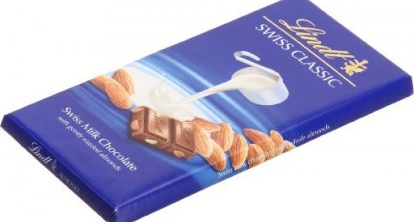 Шоколад Lindt Swiss Premium Dark Berry Almond